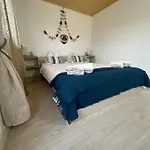 Casuta De La Mare *