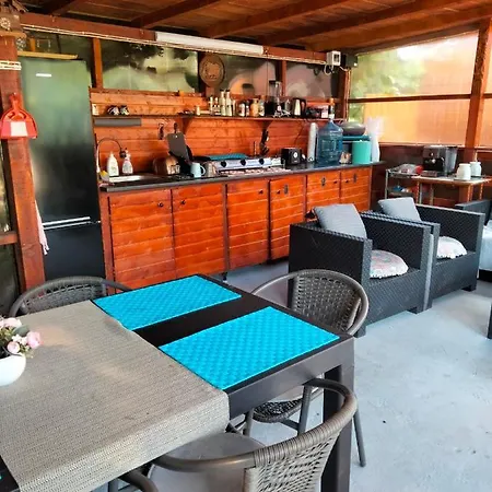 Kemping Casuta De La Mare *